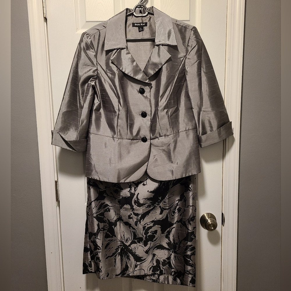 DANA KAY METALLIC SKIRT SUIT, SIZE 14